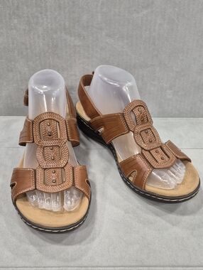 Clarks Collection Leisa sandals women's 10W brown leather adjustable heel strap